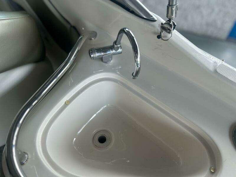 2006 Sea Ray 240 Sundeck