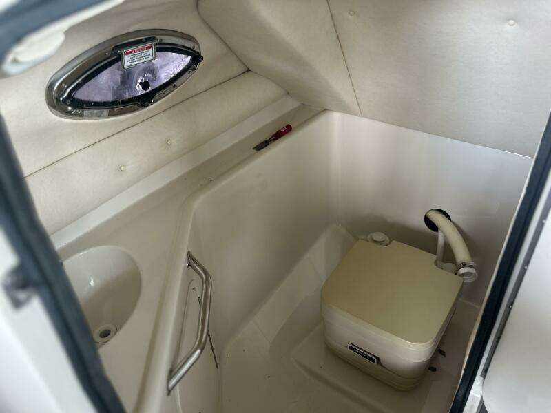 2006 Sea Ray 240 Sundeck