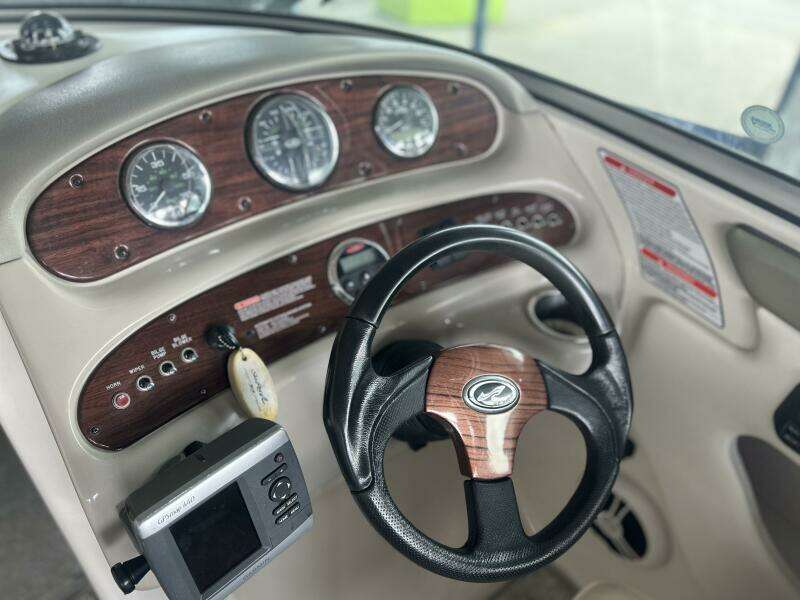 2006 Sea Ray 240 Sundeck