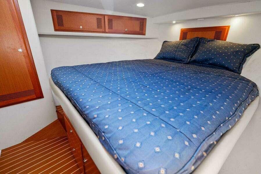 2004 Cabo 40 Hardtop Express