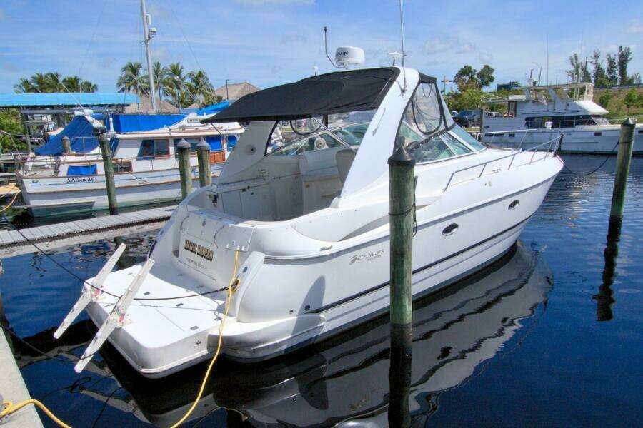 2004 Cruisers Yachts 370 Express