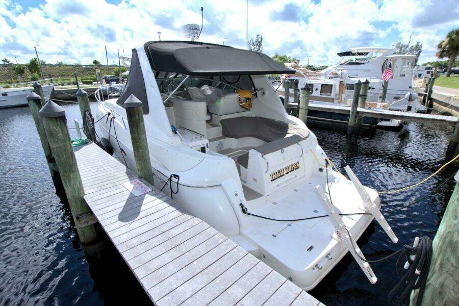 2004 Cruisers Yachts 370 Express