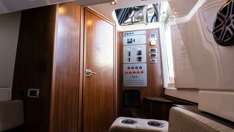 2021 Wellcraft 402 Fisherman