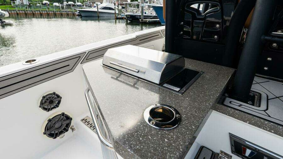 2021 Wellcraft 402 Fisherman