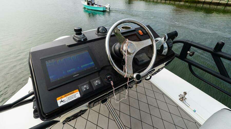 2021 Wellcraft 402 Fisherman