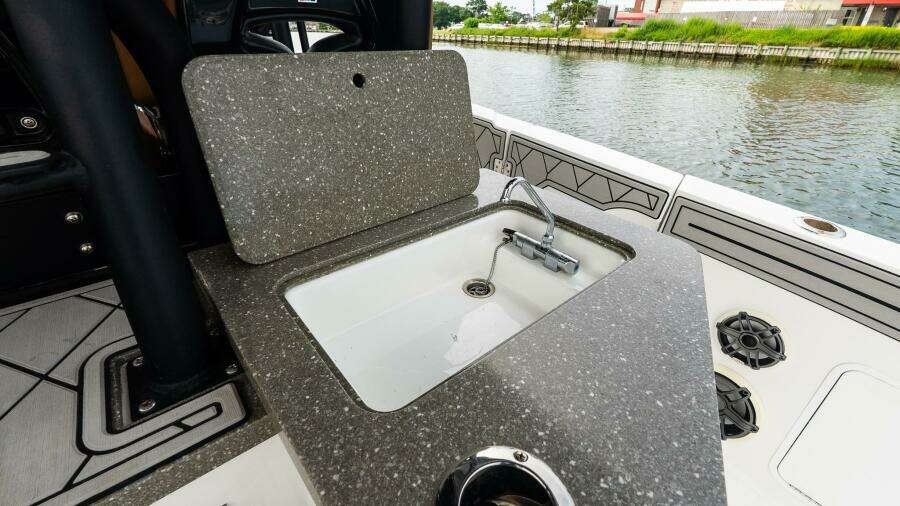 2021 Wellcraft 402 Fisherman