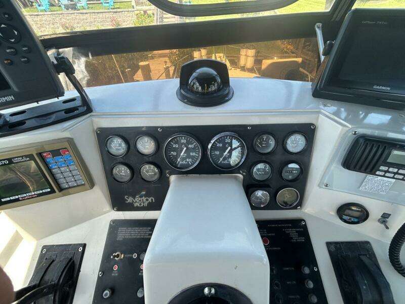 1990 Silverton 34 Convertible