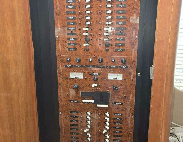 2003 Silverton 392 Aft Cabin Motor Yacht