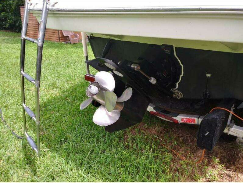 2009 Rinker 280 Express Cruiser