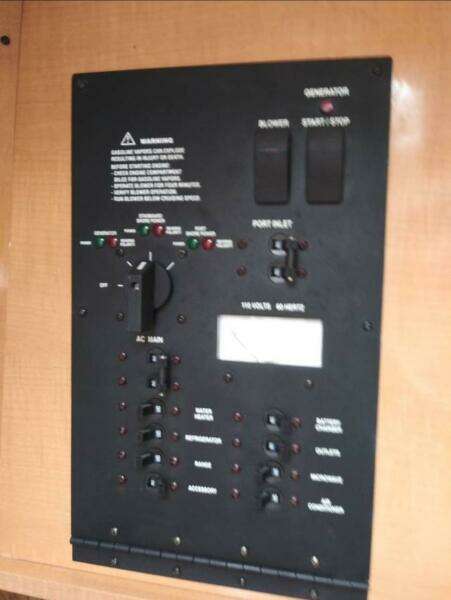 2009 Rinker 280 Express Cruiser