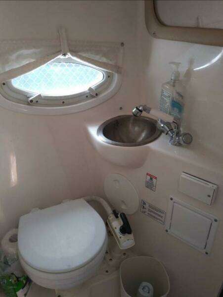 2009 Rinker 280 Express Cruiser