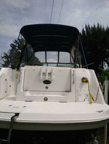 2009 Rinker 280 Express Cruiser