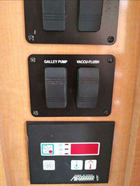 2009 Rinker 280 Express Cruiser