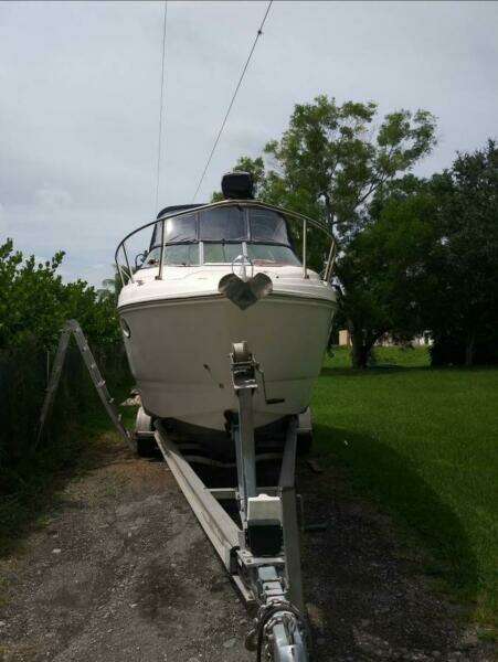 2009 Rinker 280 Express Cruiser