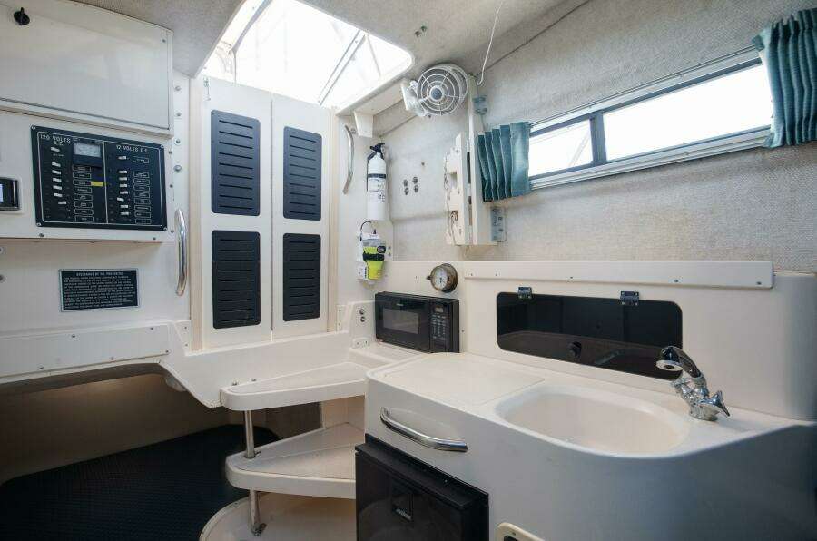 1997 Grady-White 300 Marlin