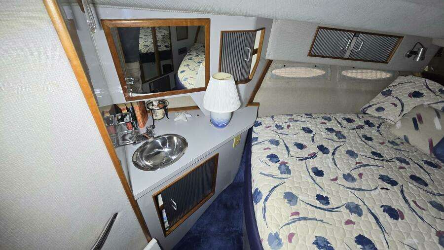 1988 Sea Ray 390 Express Cruiser