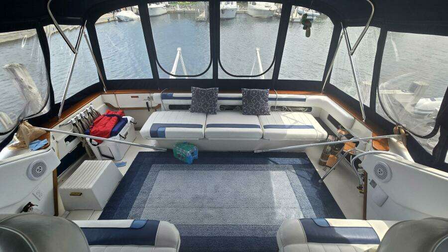 1988 Sea Ray 390 Express Cruiser