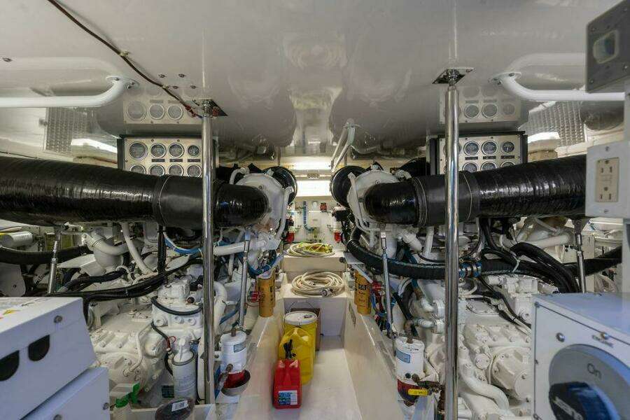 2005 Hatteras Enclosed Bridge