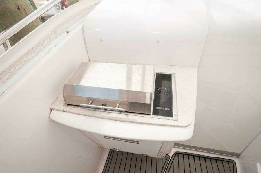 2018 Everglades 350 LX-Grill