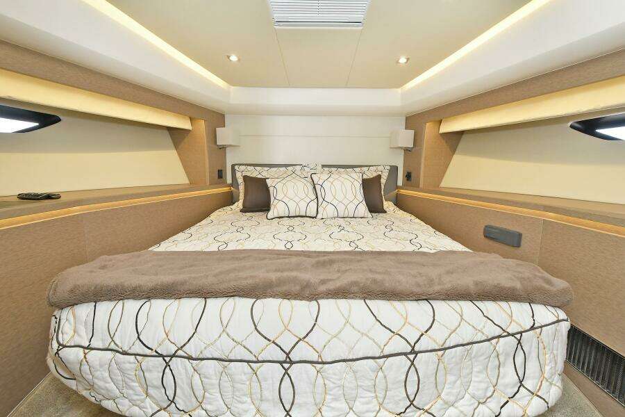 2018 Prestige 560 Fly