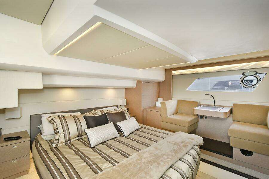 2018 Prestige 560 Fly