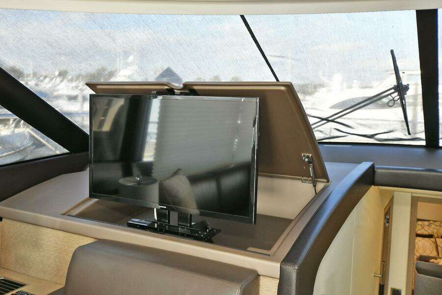 2018 Prestige 560 Fly