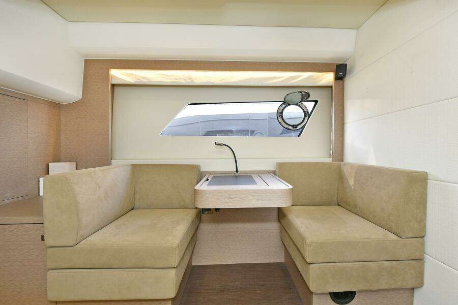 2018 Prestige 560 Fly