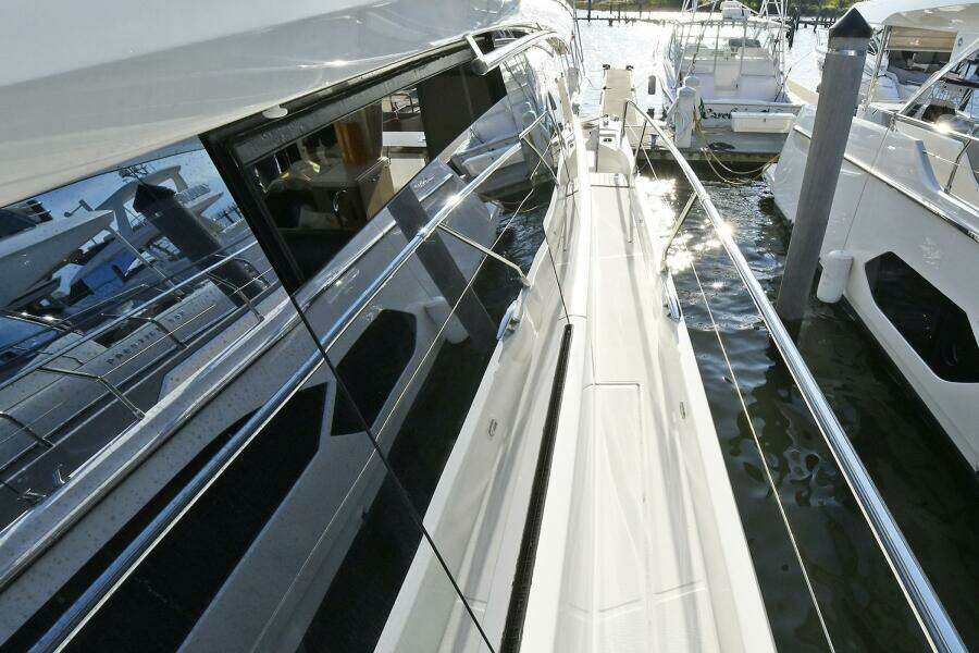 2018 Prestige 560 Fly