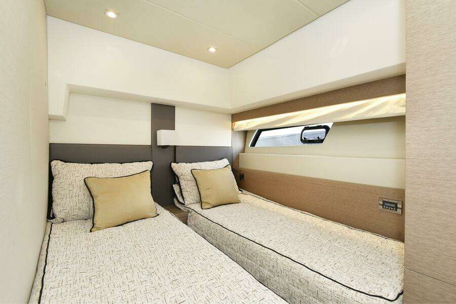 2018 Prestige 560 Fly