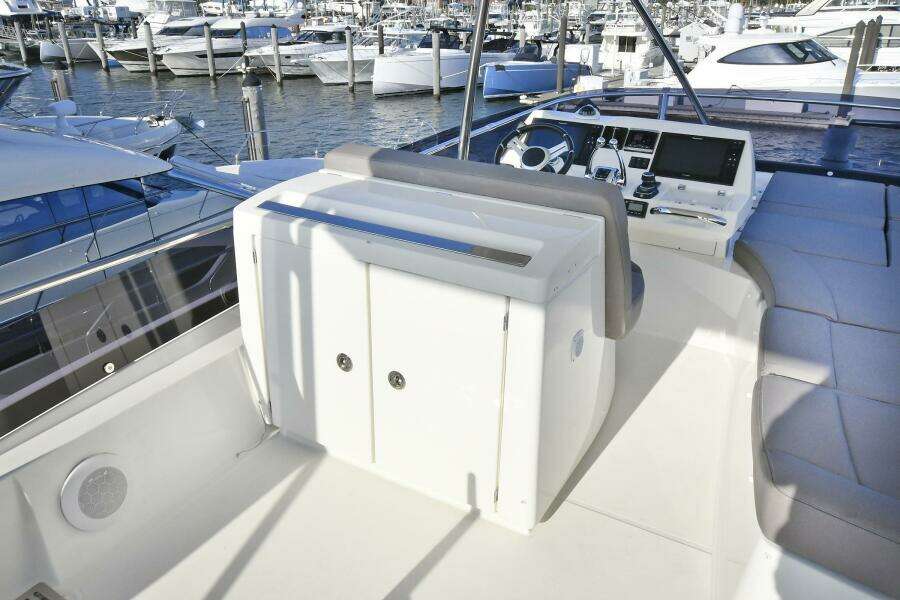 2018 Prestige 560 Fly