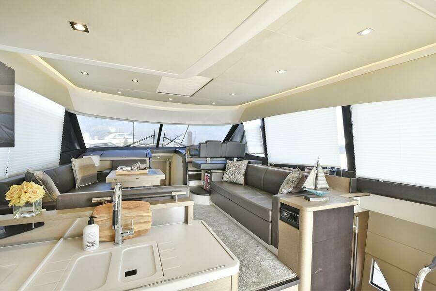 2018 Prestige 560 Fly