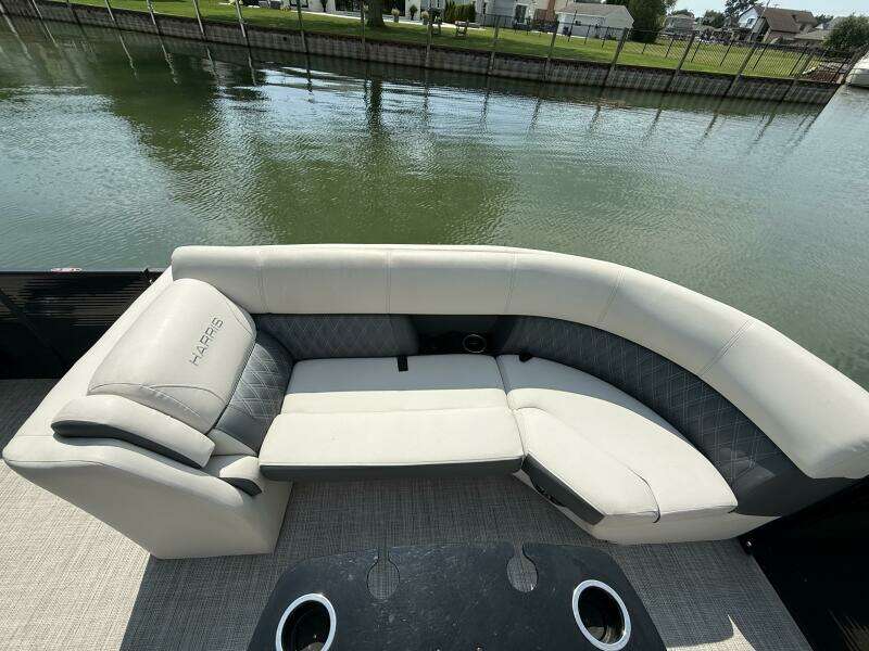 2022 Harris Sunliner 230