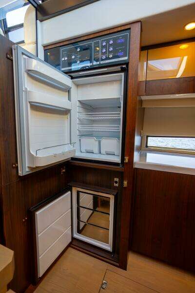 2025 Fairline Squadron 50