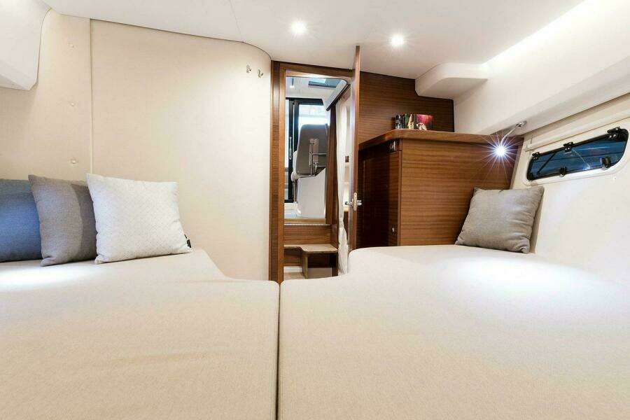 2025 Nimbus 305 Coupe