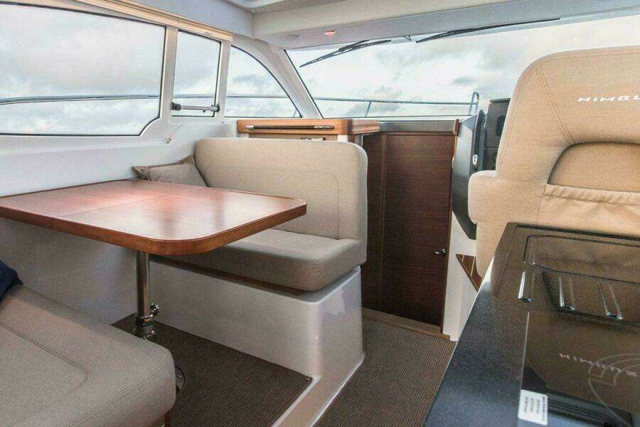 2025 Nimbus 305 Coupe