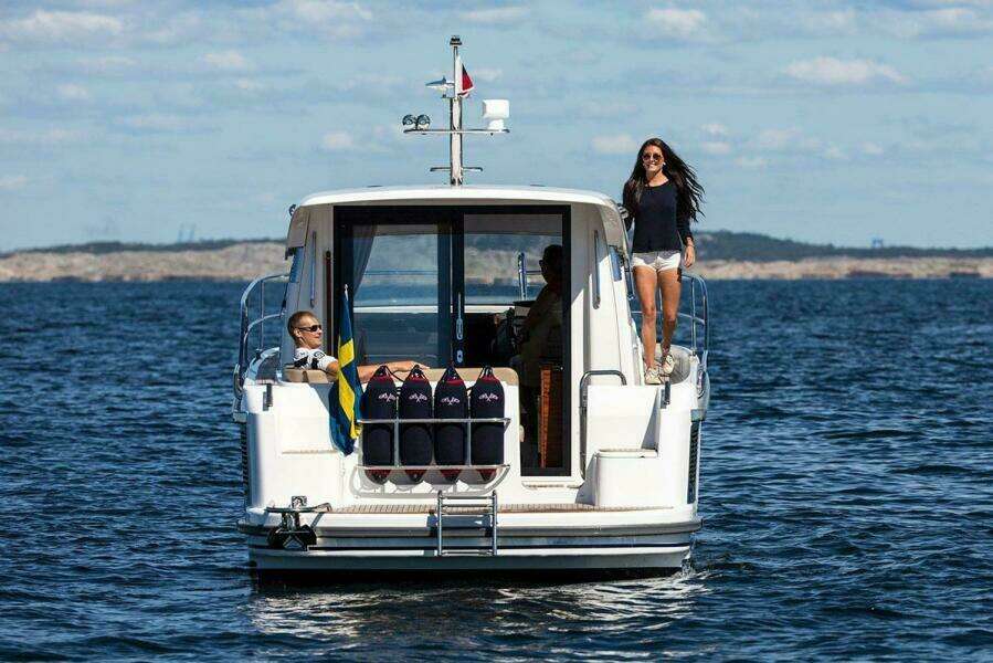 2025 Nimbus 305 Coupe