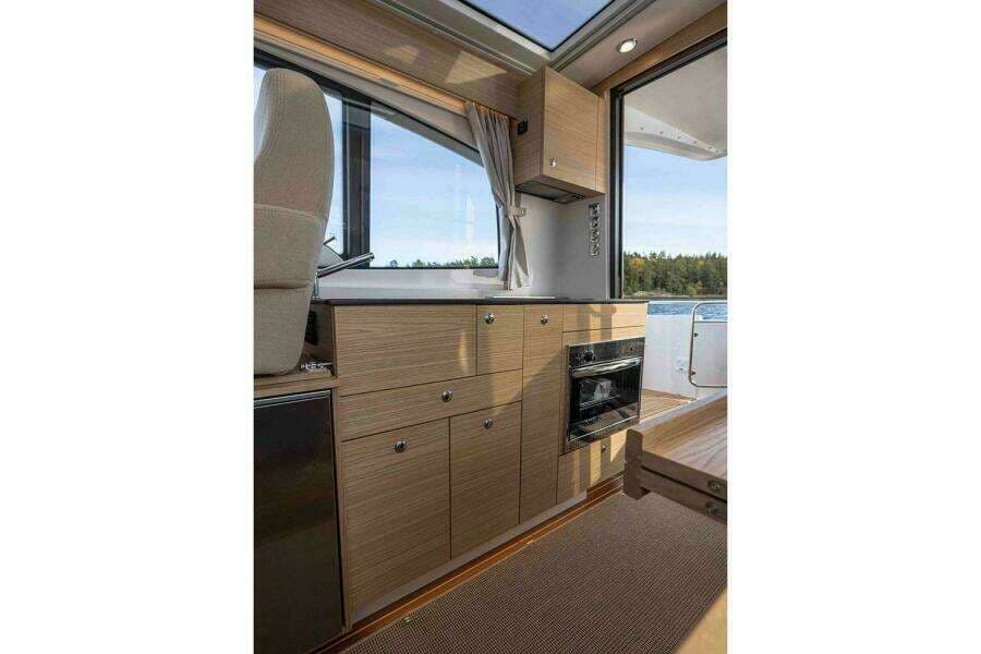 2025 Nimbus 365 Coupe