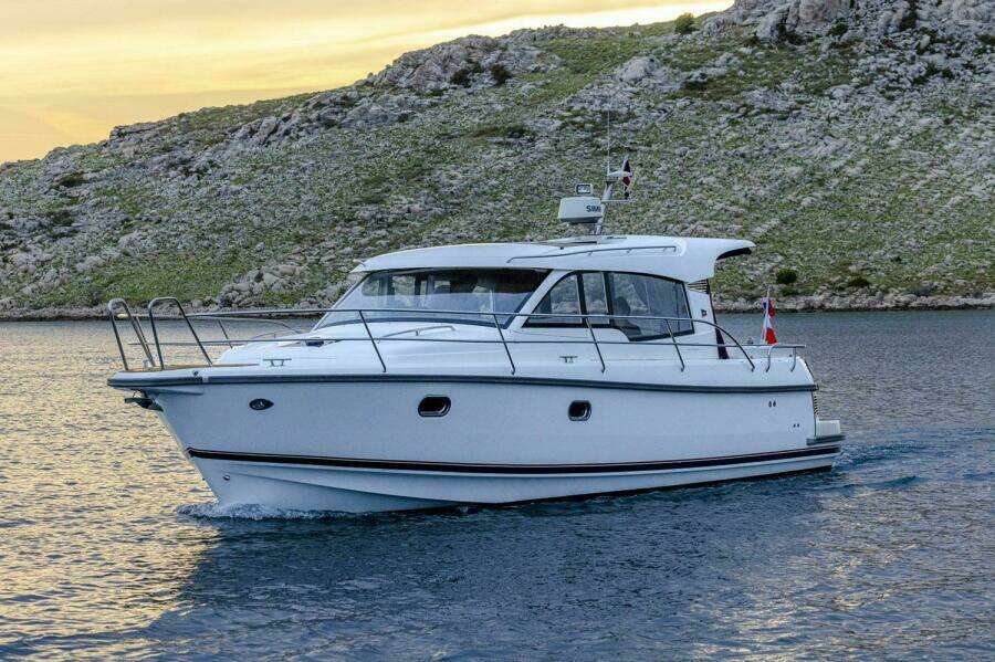 2025 Nimbus 365 Coupe