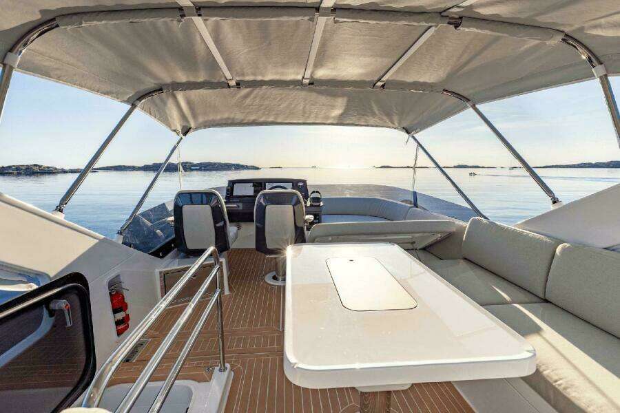 2025 Nimbus 495 Flybridge