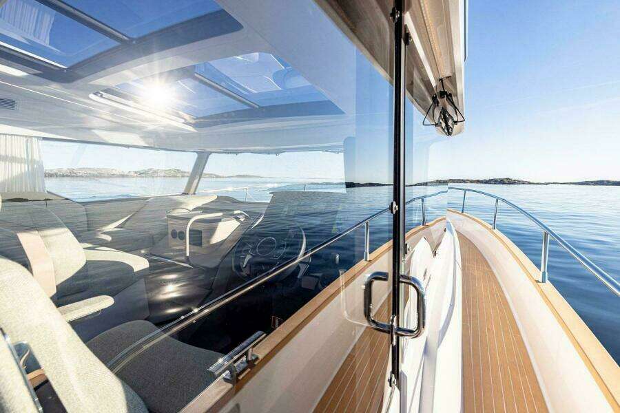 2025 Nimbus 495 Flybridge