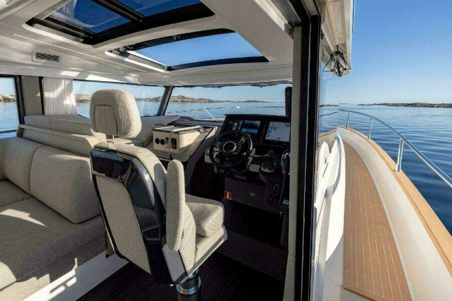 2025 Nimbus 495 Flybridge