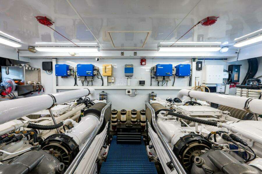 Ocean Alexander 78 Somewhere In Time- Engine Room