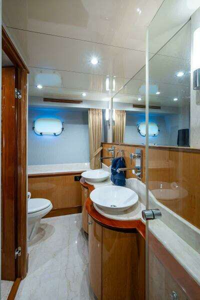 Ocean Alexander 78 Somewhere In Time- Master Stateroom Head