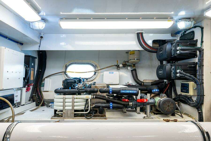 Ocean Alexander 78 Somewhere In Time- Engine Room