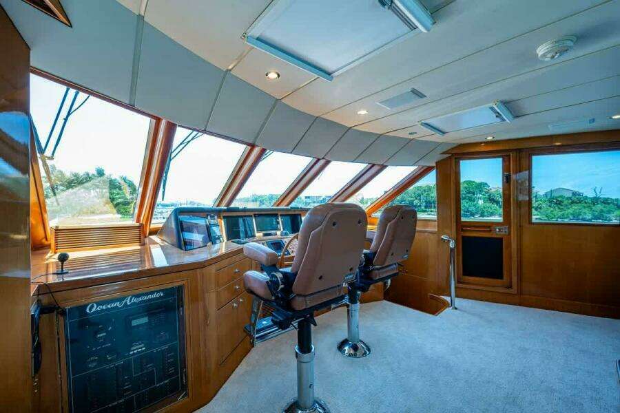 Ocean Alexander 78 Somewhere In Time- Enclosed Bridge Helm
