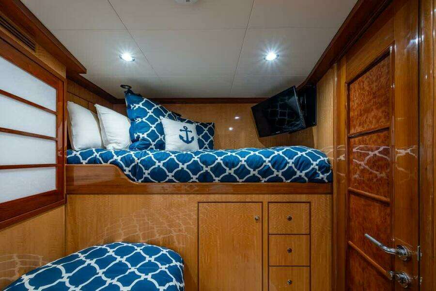 Ocean Alexander 78 Somewhere In Time- Starboard Guestroom