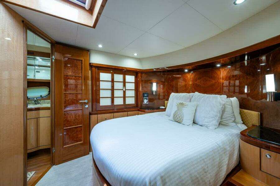 Ocean Alexander 78 Somewhere In Time- Forward Stateroom
