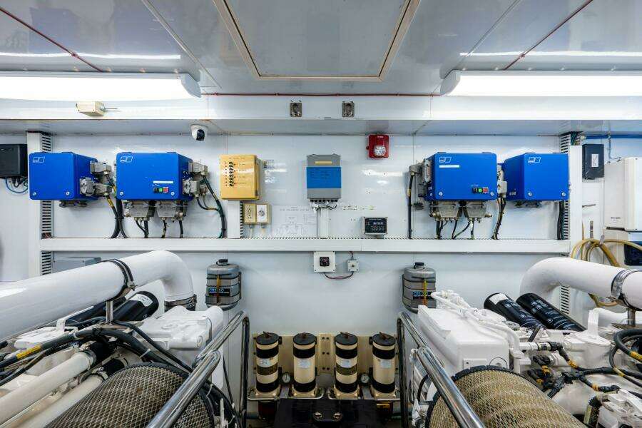 Ocean Alexander 78 Somewhere In Time- Engine Room