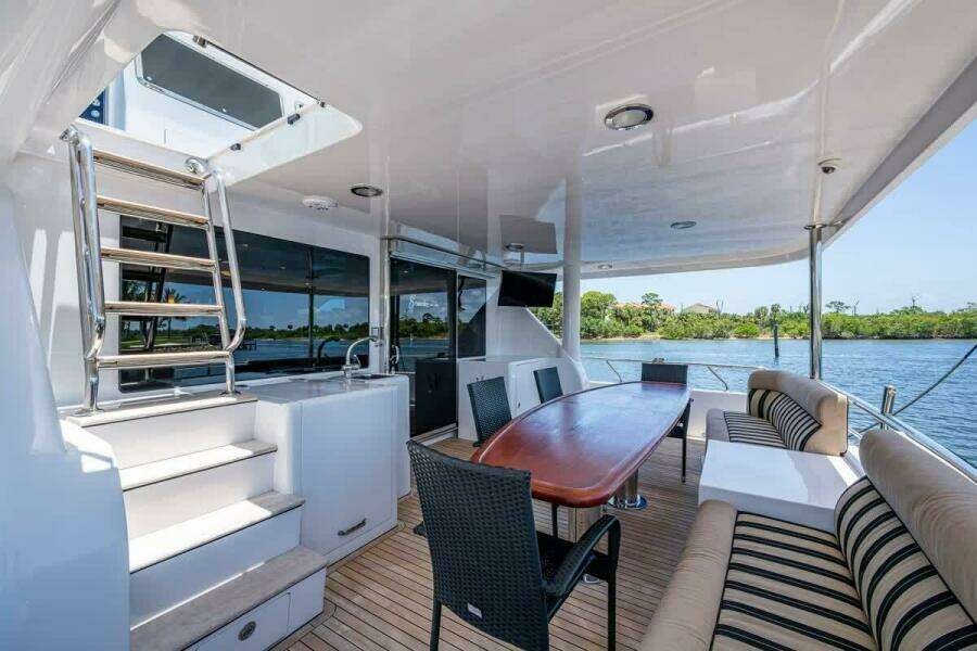 Ocean Alexander 78 Somewhere In Time- Cockpit