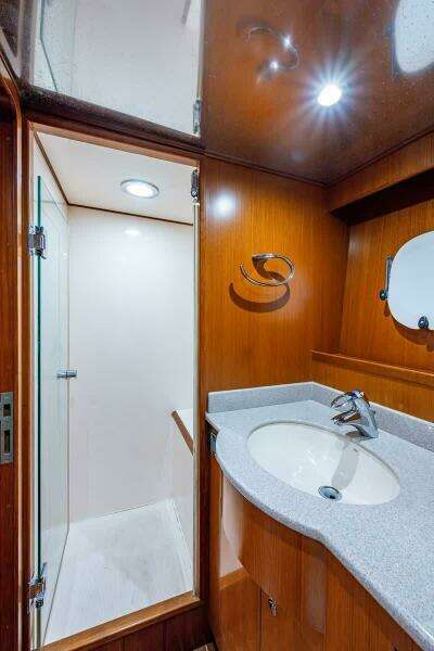 Ocean Alexander 78 Somewhere In Time- Crew Quarters